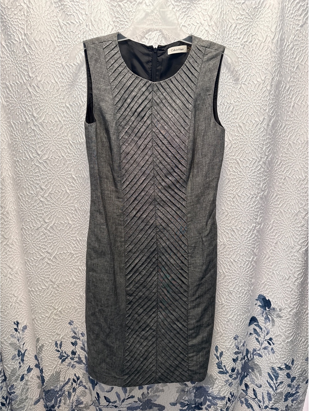 Calvin Klein Gray Chevron Pleated Sheath Dress Size 2